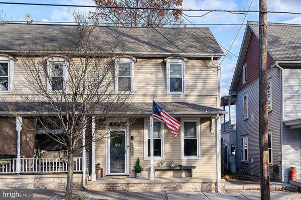211 N BROAD ST, Lititz, PA 17543