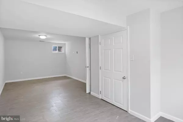 District Heights, MD 20747,2215 OAK GLEN WAY