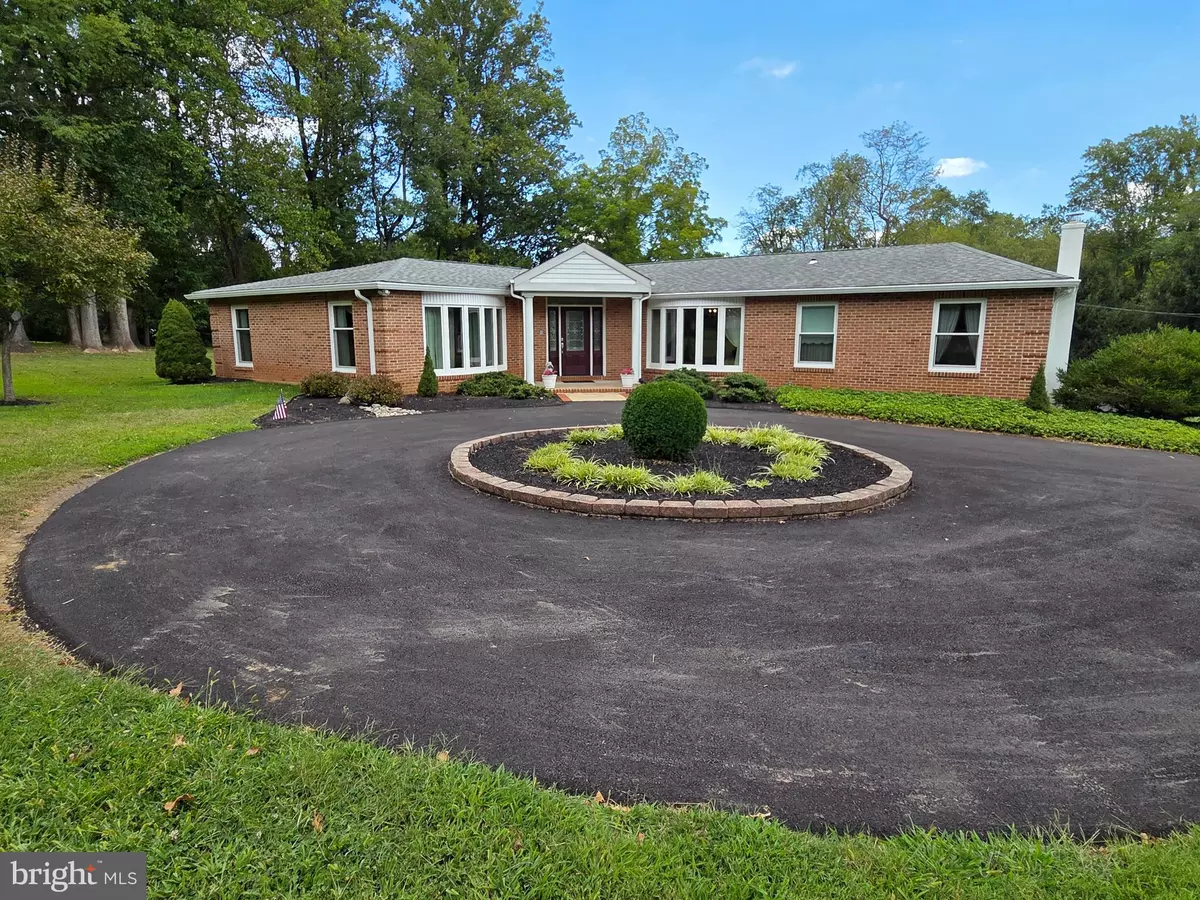 Huntingdon Valley, PA 19006,215 GRAVEL HILL RD