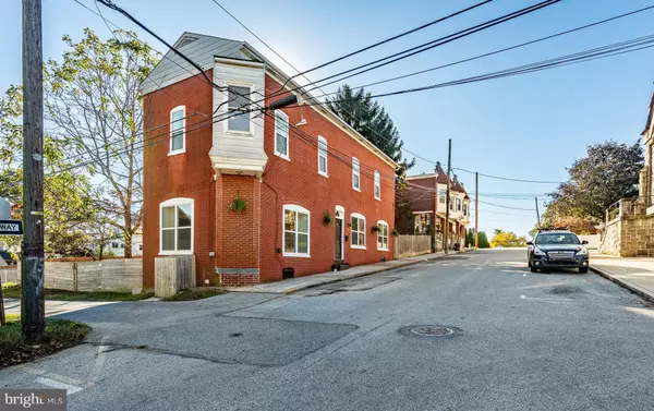 101 CHESTNUT ST, Parkesburg, PA 19365