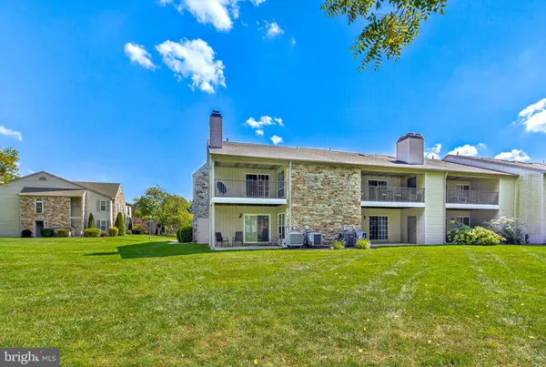 Lancaster, PA 17601,212 GREENVIEW DR