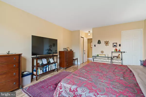 Bethesda, MD 20814,5225 POOKS HILL RD #828N