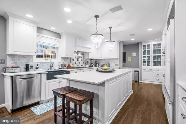 Media, PA 19063,921 WINDING LN