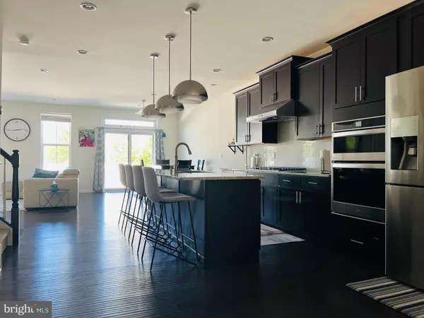 Monroe Township, NJ 08831,16 CLOVER LN