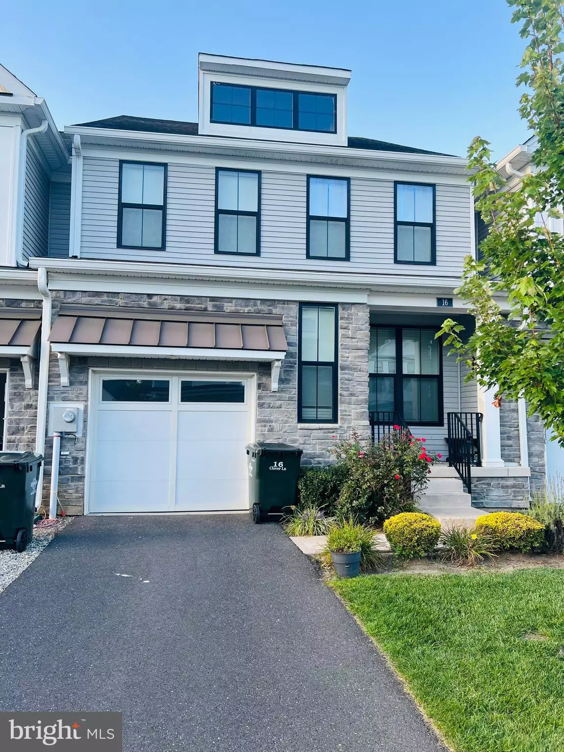 Monroe Township, NJ 08831,16 CLOVER LN