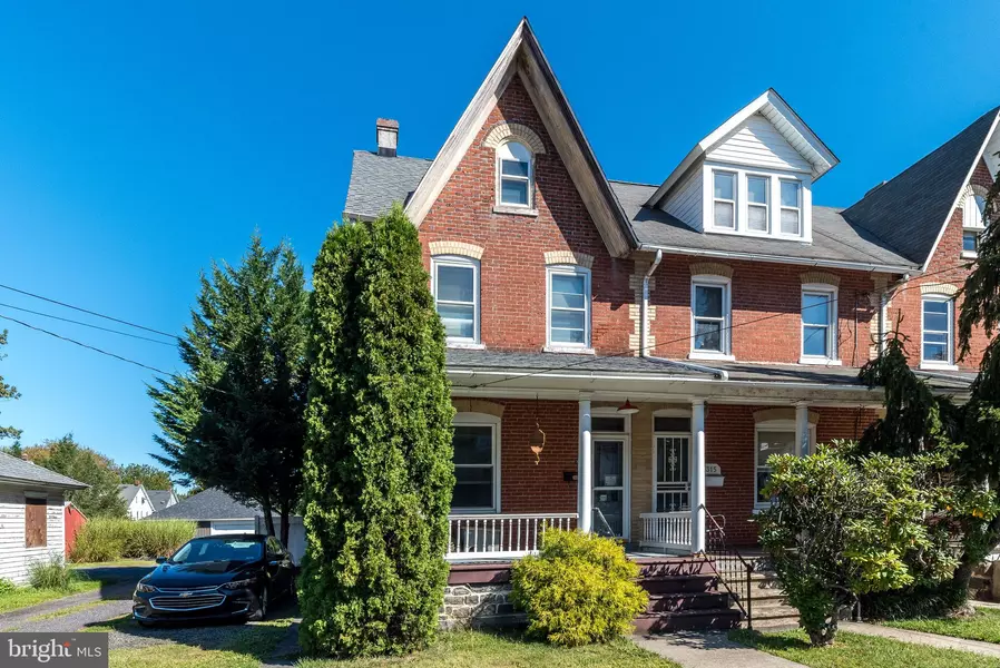 313 ERIE AVE, Quakertown, PA 18951