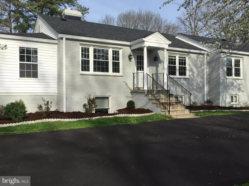 2177 CHAIN BRIDGE RD, Vienna, VA 22182