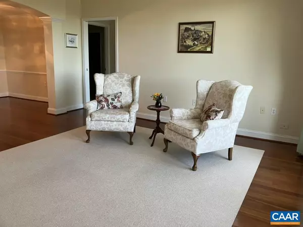 Charlottesville, VA 22903,500 CRESTWOOD DR #2306