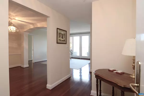 Charlottesville, VA 22903,500 CRESTWOOD DR #2306