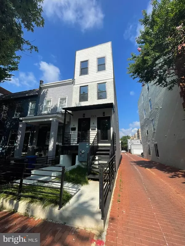 726 11TH ST NE, Washington, DC 20002