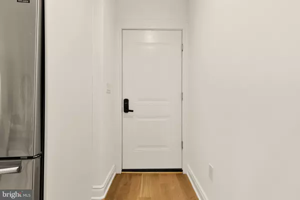 Washington, DC 20003,317 3RD ST SE #25