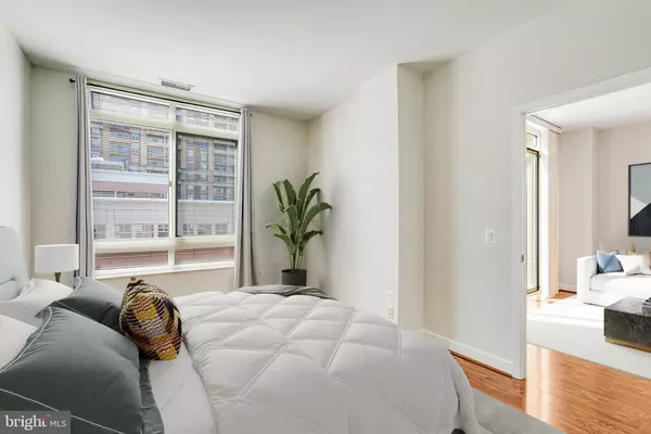 Arlington, VA 22203,820 N POLLARD ST #915