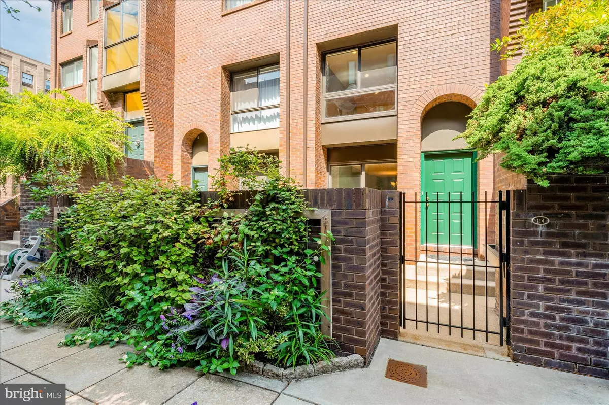 Philadelphia, PA 19103,2201-09 N ARCH ST #114