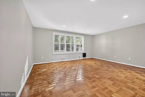 Rockville, MD 20850,627 AZALEA DR #1