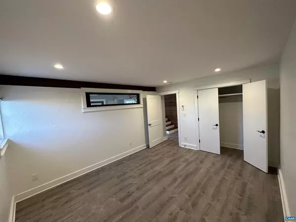 Charlottesville, VA 22903,652 IVY HL