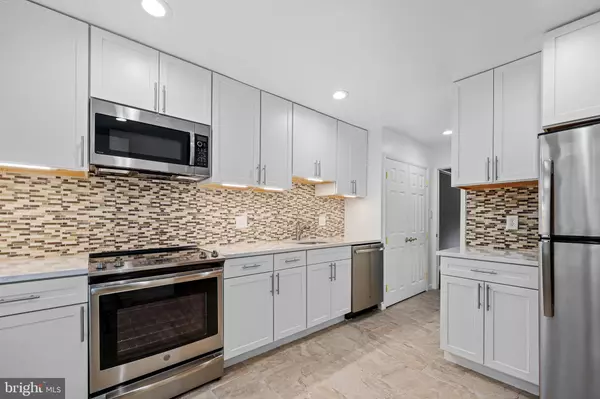 Arlington, VA 22202,1655 S HAYES ST #2