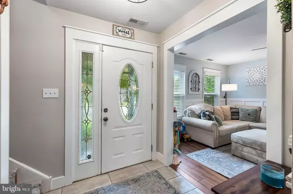 Blackwood, NJ 08012,28 HEMLOCK DR