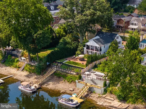 New Hope, PA 18938,64 N MAIN ST