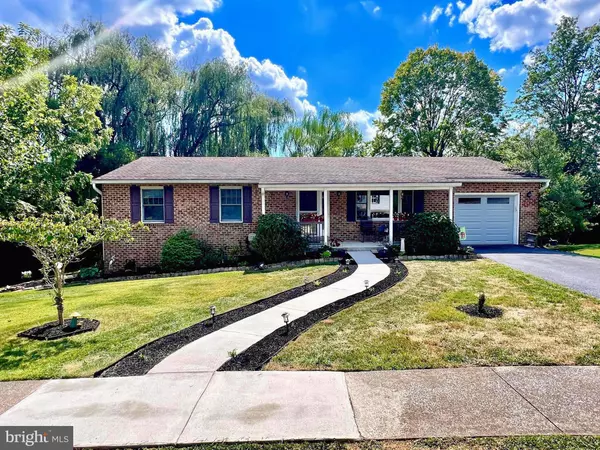 2740 BLUE HEN CT, Harrisburg, PA 17112