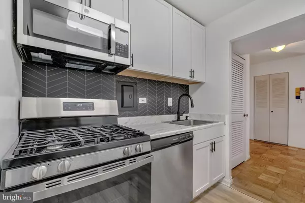 Alexandria, VA 22304,5340 HOLMES RUN PKWY #802