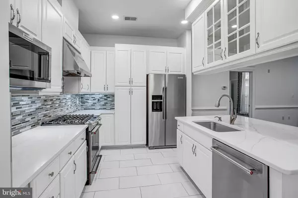 Woodbridge, VA 22191,810 BELMONT BAY DR #102