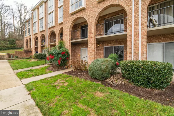 Alexandria, VA 22303,2609 WAGON DR #354