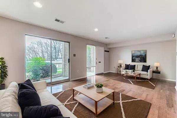 Alexandria, VA 22303,2609 WAGON DR #354