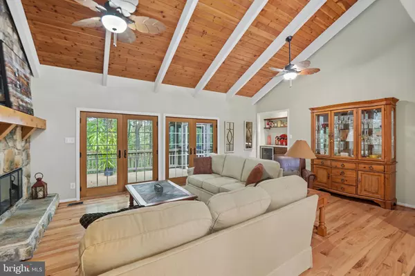 Oakton, VA 22124,2507 HOLLYBROOK PL