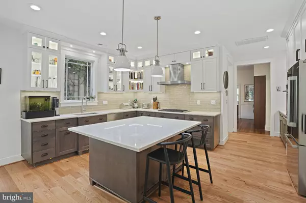 Chevy Chase, MD 20815,4621 DRUMMOND AVE