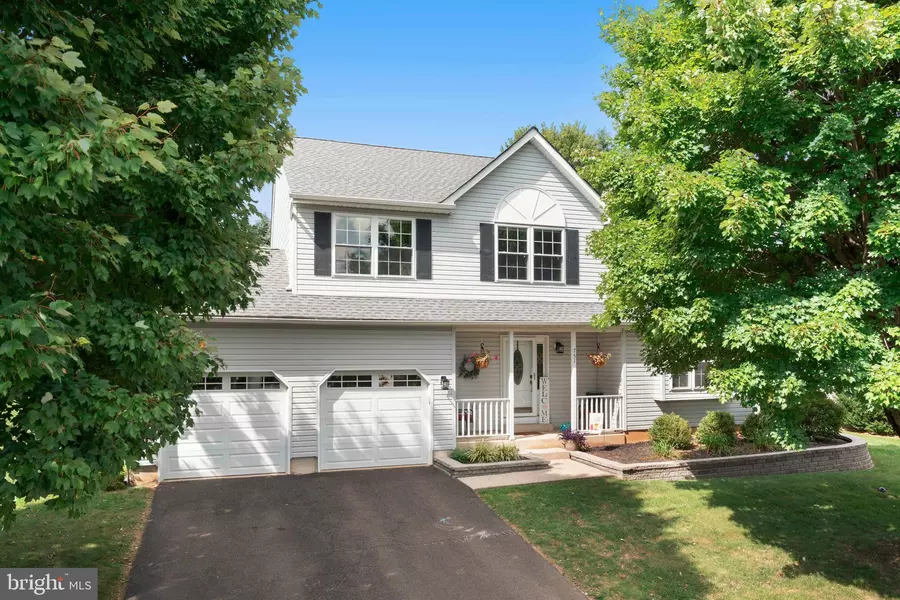 751 DUXBURY DR, Langhorne, PA 19047