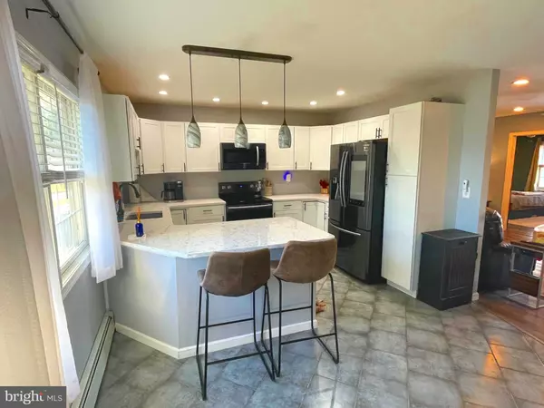 Levittown, PA 19054,12 TANGLEWOOD LN