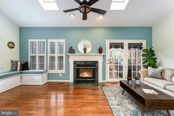 Alexandria, VA 22315,7749 EFFINGHAM SQ