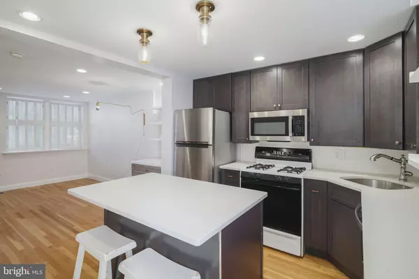 Philadelphia, PA 19147,704 S DARIEN ST