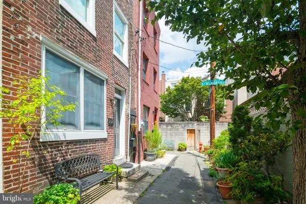 Philadelphia, PA 19147,704 S DARIEN ST