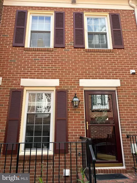 1955 N CALVERT ST #1, Arlington, VA 22201