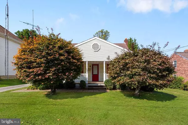 8 N MAIN ST, Jacobus, PA 17407