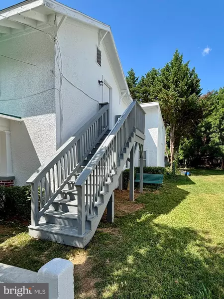 400 E LIBERTY ST #B, Charles Town, WV 25414