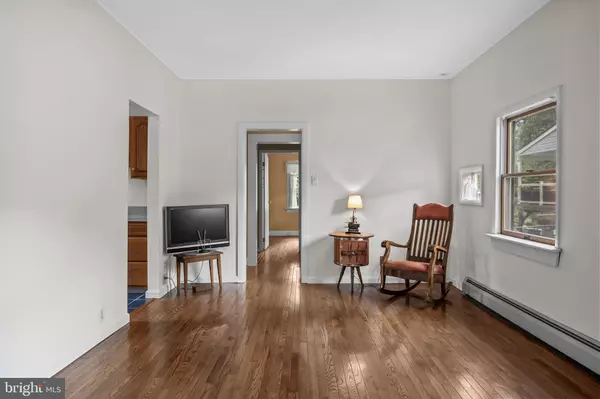 Moorestown, NJ 08057,512 REGENHARD AVE