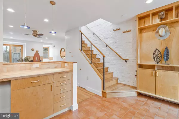 Washington, DC 20003,323 17TH ST SE