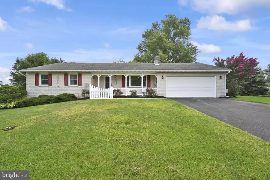 208 NEW ST, Terre Hill, PA 17581