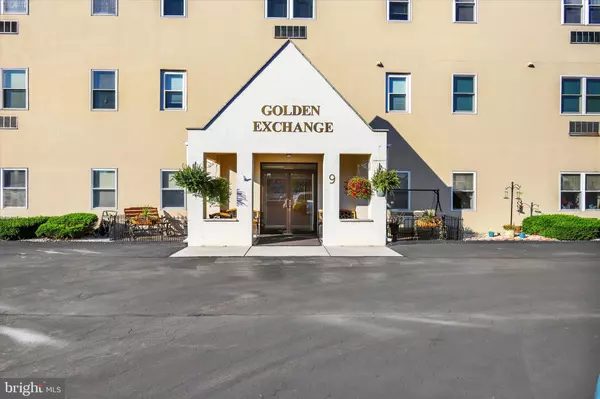 9 E 2ND AVE #302, Hanover, PA 17331