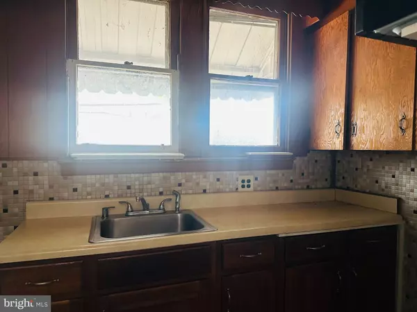 Philadelphia, PA 19120,520 W DUNCANNON AVE