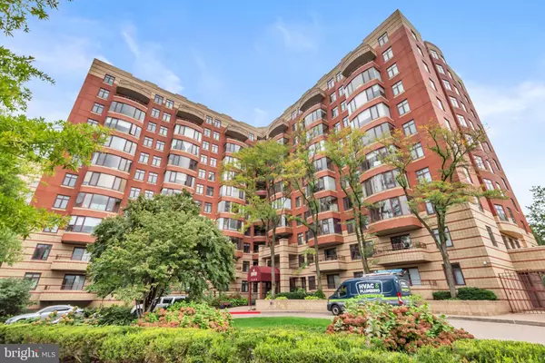 Arlington, VA 22201,2400 CLARENDON BLVD #212