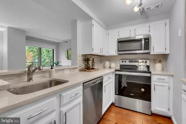 Arlington, VA 22201,2400 CLARENDON BLVD #212