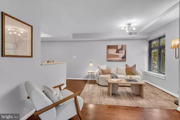 Arlington, VA 22201,2400 CLARENDON BLVD #212