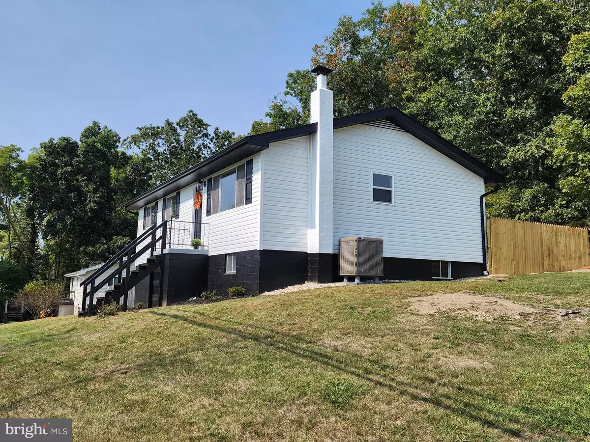 Ridgeley, WV 26753,888 KNOBLEY RD