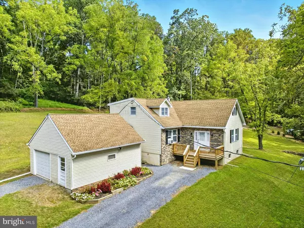 58 ORCHARD RD, Fleetwood, PA 19522