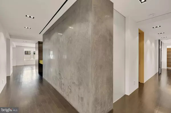 Washington, DC 20008,2101 CONNECTICUT AVE NW #24