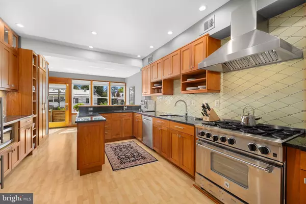 1748 KENYON ST NW,  Washington,  DC 20010