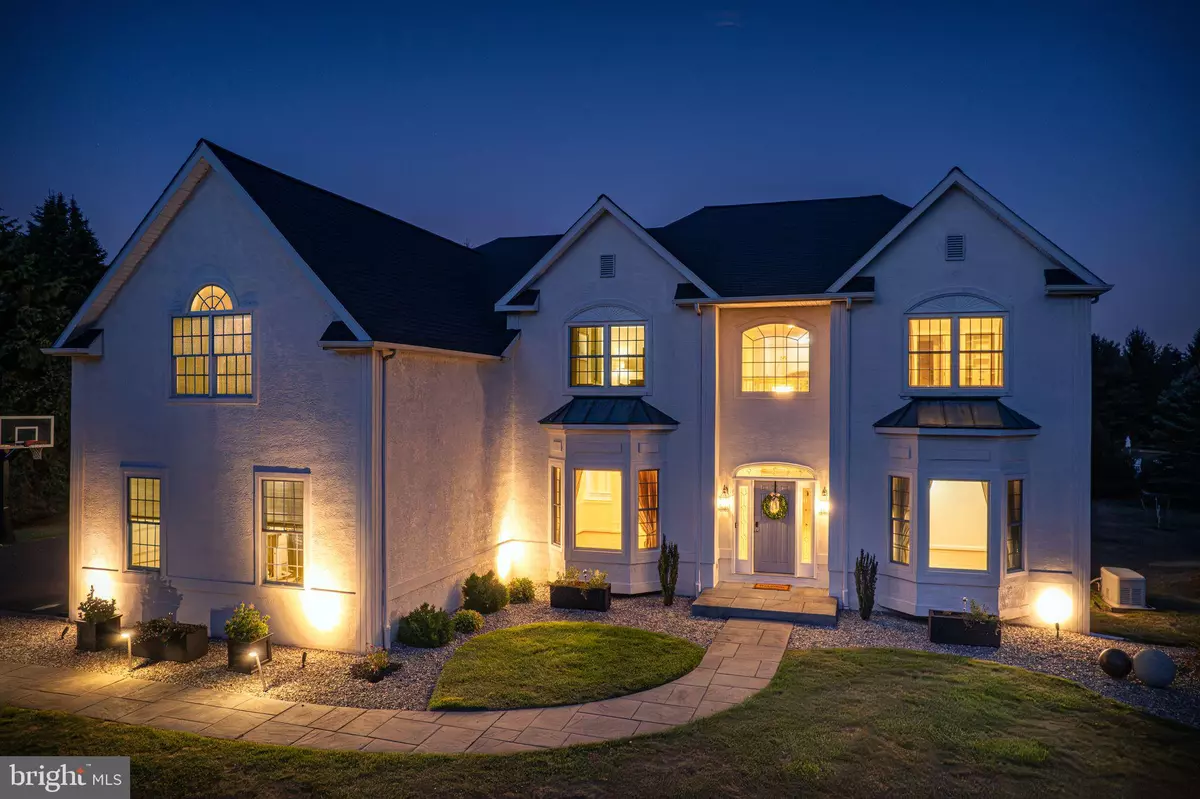 Newtown, PA 18940,2 OLD BARN CT